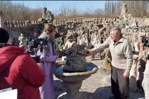 Що шукають столичні «Мисливці за дивами» у будинку з химерами Миколи Голованя (Відео)