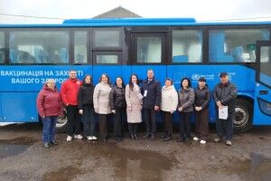 Перевірка на цукор та щеплення на місці: до жителів села на Волині завітав «автобус здоров'я»