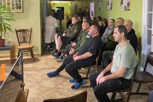 У медзакладі Луцька для поранених бійців влаштували концерт різдвяної музики (Відео)
