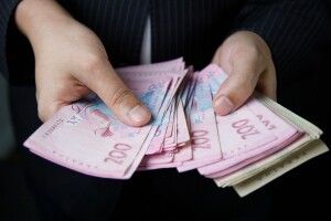 100 і 200 гривень більше не друкують: що це означає для гаманців українців