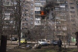 «Всюди запах смерті та запах вогню»: у мерії Маріуполя назвали шокуючу цифру загиблих від атак росії