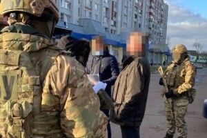 У Чернігові посеред білого дня впіймали озброєного російського лазутчика (Фото)