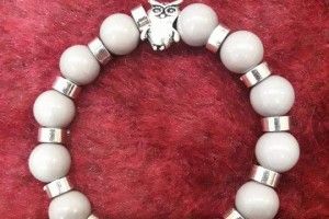 Юна рівнянка перетворила лікарняну палату на творчу майстерню (відео)