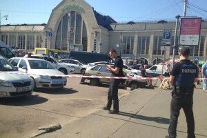 У Києві біля залізничного вокзалу сталася стрілянина, є поранені 