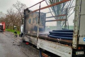 У Херсонській області вогнеборці ліквідували пожежу вантажівки