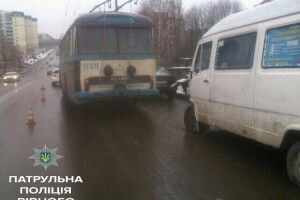 У Рівному патрульні вилучили права у жінки-водія тролейбуса (фото)