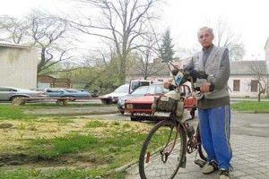 Проїхав на велосипеді 445 тисяч кілометрів і дорогою посадив 6 тисяч дерев