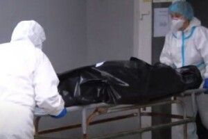 Війна за життя: показали, як працює ковідна лікарня на Волині (Відео 18+)