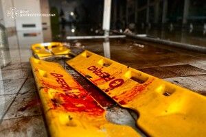 Рятувальники із семи областей шукають людей під завалами ТЦ у Кривому Розі