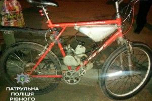 Загледівши патрульних, рівнянин кинув велосипед і заходився втікати «пішкодралом» (фото)