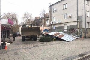 У центрі Луцька більше не буде відомого місця зустрічі любителів оковитої 
