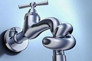 Яким будинкам можуть на свята відключити воду через борги Луцькводоканалу?