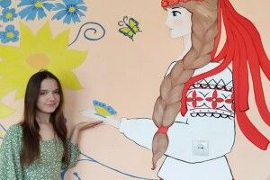 Юна художниця-самоучка з Волині розмалювала стіни рідного ліцею