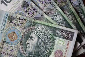 Польський уряд скорочує підтримку біженцям з України
