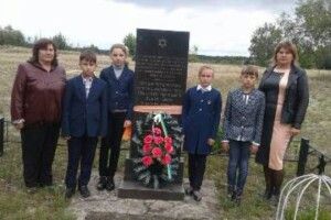 У Поворську вшанували пам’ять розстріляних євреїв