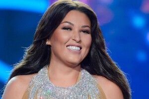 Набридли форми: відома російська співачка вийняла з грудей силікон