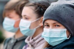 В Україні зростає кількість випадків COVID-19: чи готова медична система до нової хвилі