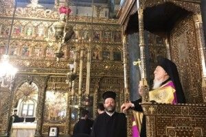 Епіфаній бере участь у святковій літургії на честь іменин Варфоломія