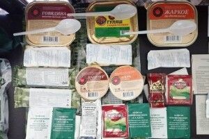 Українські морські піхотинці колекціонують трофейні російські сухпаї