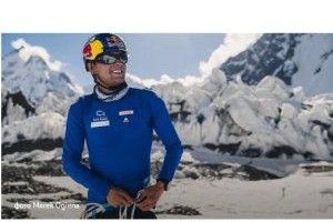 Спортсмен вперше у світі спустився з найнебезпечнішої вершини Землі