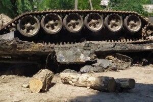 На Чернігівщині з річки витягли два російські танки із «законсервованими» окупантами  (Фото)