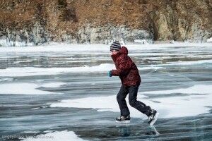 Рятувальники зняли  двох чоловіків з крижини, яка відкололась від льоду (відео)