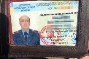 Податківця-підполковника «взяли», коли «брав» 400 тисяч хабара (фото)