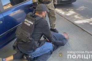 Злапали двох іноземців, які патрали автівки українських буржуїв (Відео, фото)