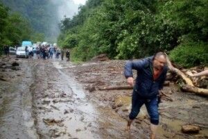 На Закарпатті через зсув перекрито трасу «Мукачево – Рогатин»