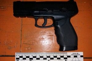 На Рівненщині підліток, якому злодій вистелив у ногу, розправився з кривдником по-дорослому