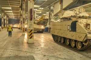 Понад 60 машин: США відправили в Україну першу партію БМП Bradley