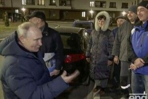 «Це все неправда!» Під час візиту путіна до Маріууполя місцеві жителі розкрили обман (Відео)