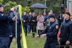 Перша леді Польщі подивилась на навчання волинських рятувальників 