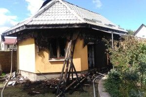 На Рівненщині червоний півень атакував літню кухню
