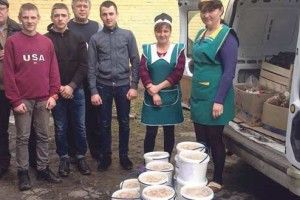 Колектив ківерцівської школи 6 годин ліпив вареники для наших воїнів