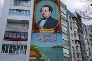 Його іменем названо вулицю: на луцькій багатоповерхівці малюють мурал (Фото)