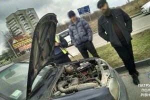 У Рівному патрульні зупинили... неіснуючий автомобіль