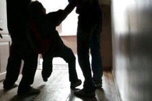 Учитель за волосся виволік школярку з класу: відео інциденту потрапило в мережу