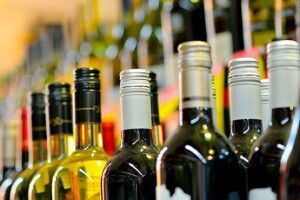 Стало відомо, скільки вітчизняного алкоголю вживають українці