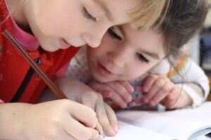 По дві тисячі на дитину: уряд схвалив виплати школярам до 1 вересня