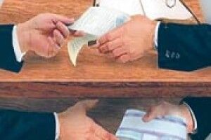 ТО ЯК ЖЕ ПОСИЛЮВАТИ БОРОТЬБУ З КОРУПЦІЄЮ?