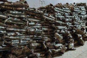 Понад півтисячі бронежилетів, шоломи, генератори і бойлери – Порошенко привіз допомогу бійцям на південь України