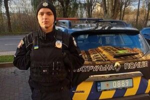 У Луцьку патрульний врятував життя чоловіку