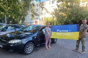 Волинські волонтери везуть ще одну автівку на передову