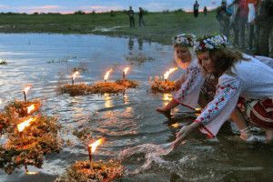 Волинянки, у кого буде кращий вінок – отримаєте… порося або теля