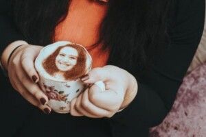 Дивишся на каву, наче у дзеркало
