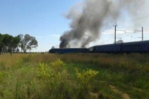 Потяг зійшов з рейок та загорівся