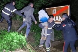 Батько роками ховав дітей у лісі від… коронавірусу