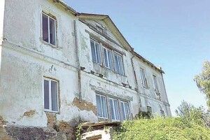 У XXI столітті школа розвалюється, бо… «панська»