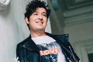 «Подаруй на новий рік всьому світу свої крила, без твоїх обійм не прийде Новий рік» (ВІДЕО)